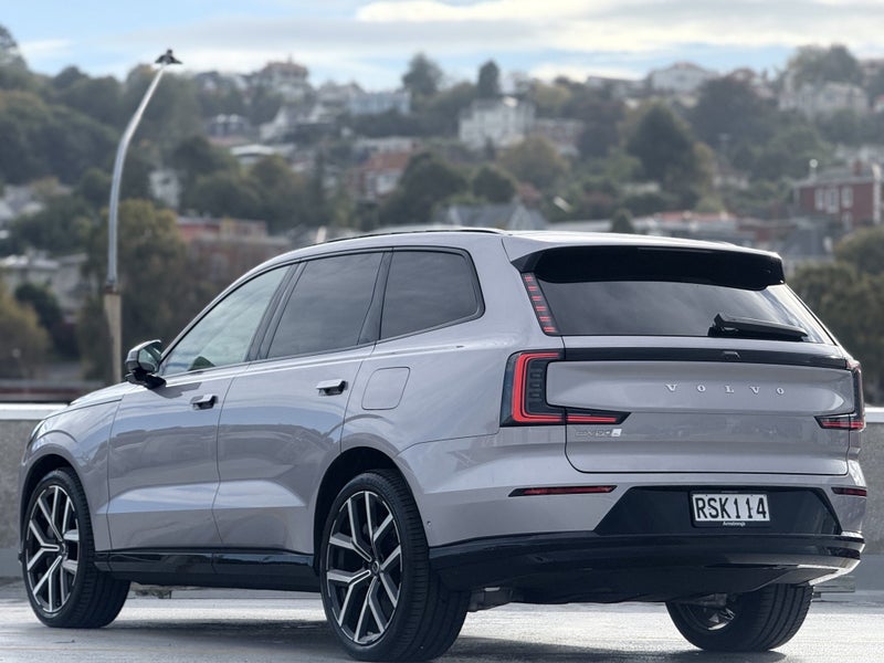 2026 Volvo EX90 Ultra Twin Motor Performance image 2