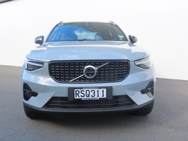 2026 Volvo XC40 B4 AWD Ultra Dark image 2