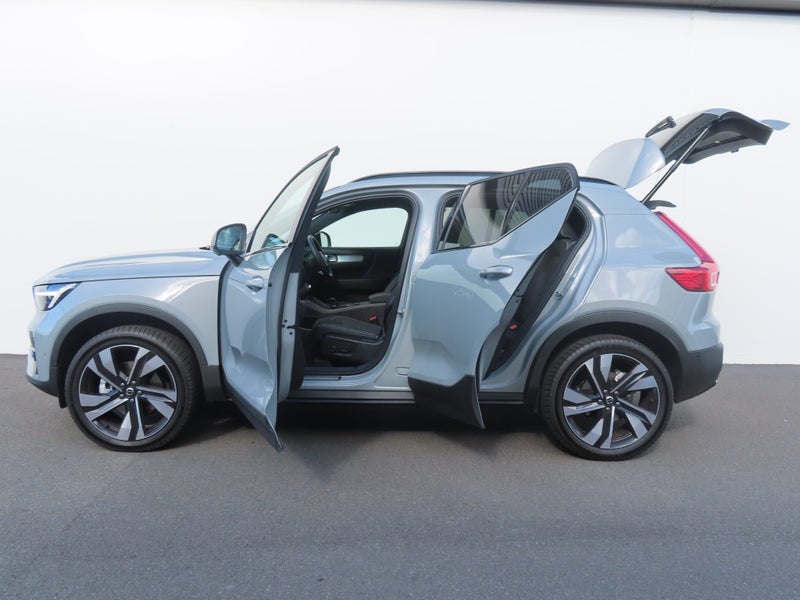 2026 Volvo XC40 B4 AWD Ultra Dark image 5
