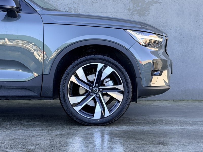 2026 Volvo XC40 B4 AWD ULTRA DARK image 4