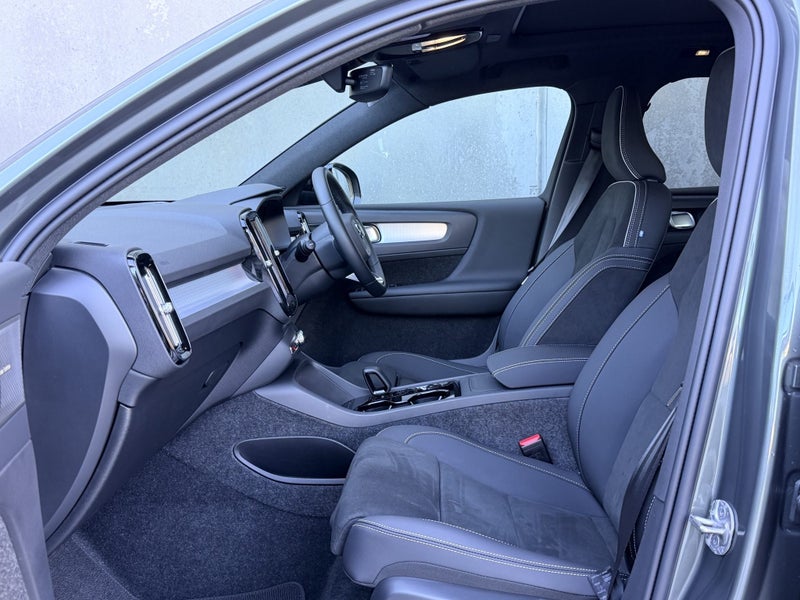 2026 Volvo XC40 B4 AWD ULTRA DARK image 5