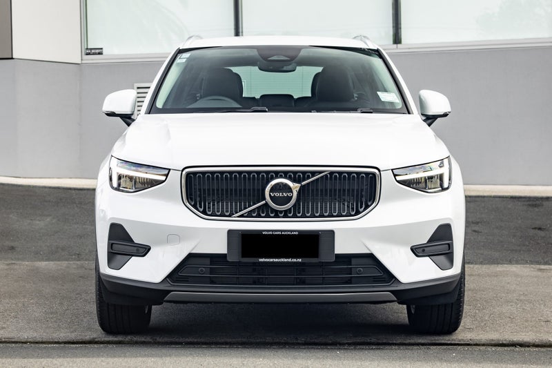2026 Volvo XC40 B4 FWD Plus image 3
