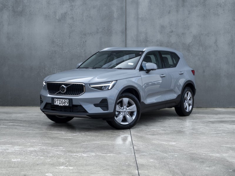 2026 Volvo XC40 B4 FWD PLUS image 3