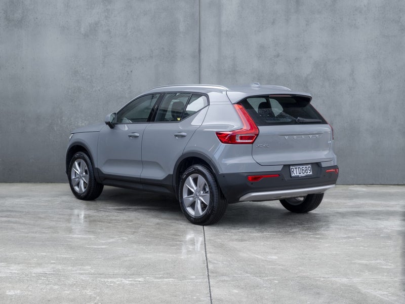 2026 Volvo XC40 B4 FWD PLUS image 4