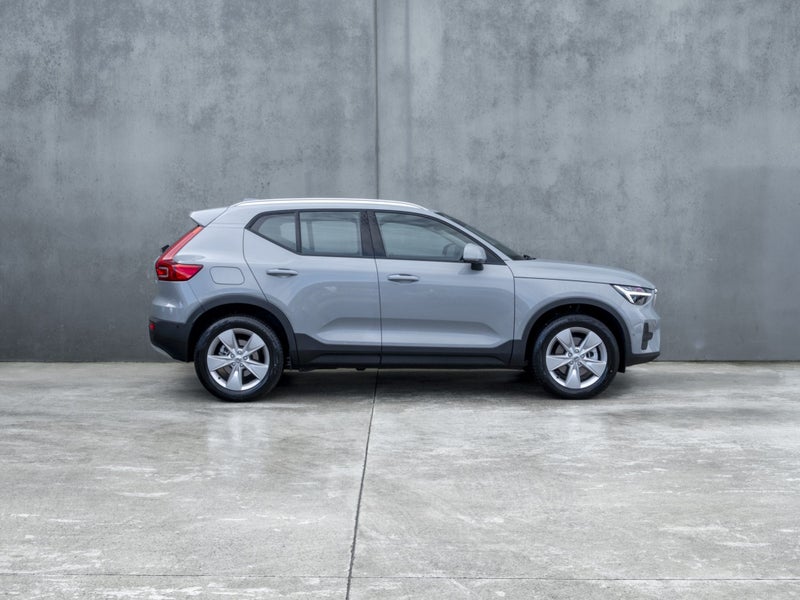2026 Volvo XC40 B4 FWD PLUS image 5