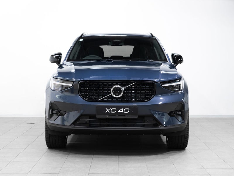 2026 Volvo XC40 B4 Ultra Dark 2.0P image 2