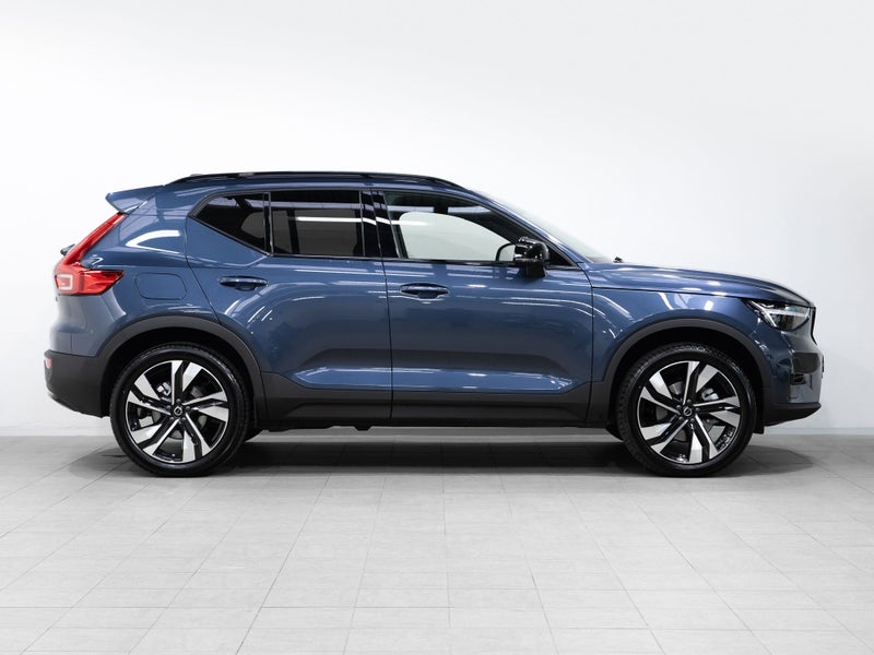2026 Volvo XC40 B4 Ultra Dark 2.0P image 3