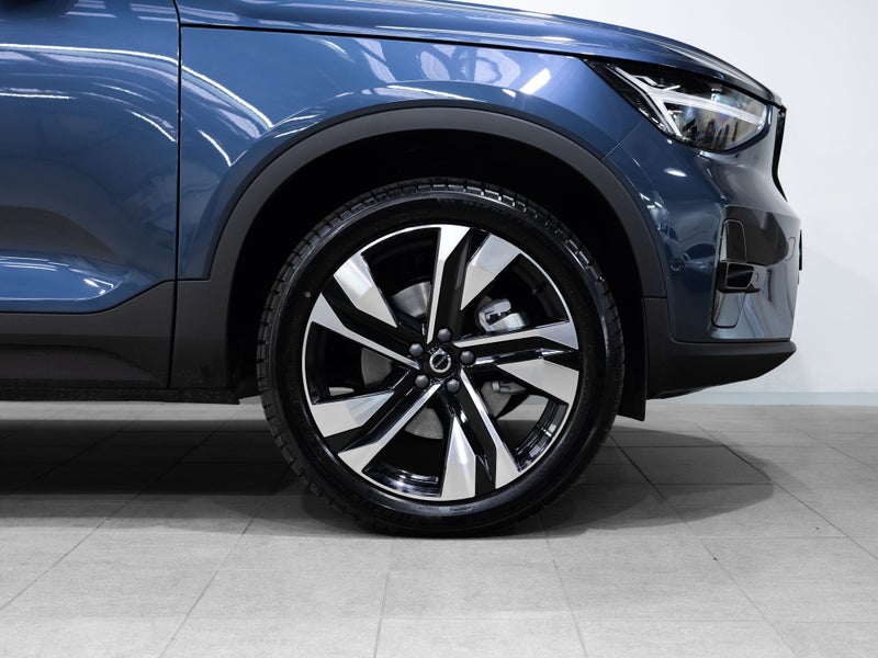 2026 Volvo XC40 B4 Ultra Dark 2.0P image 4