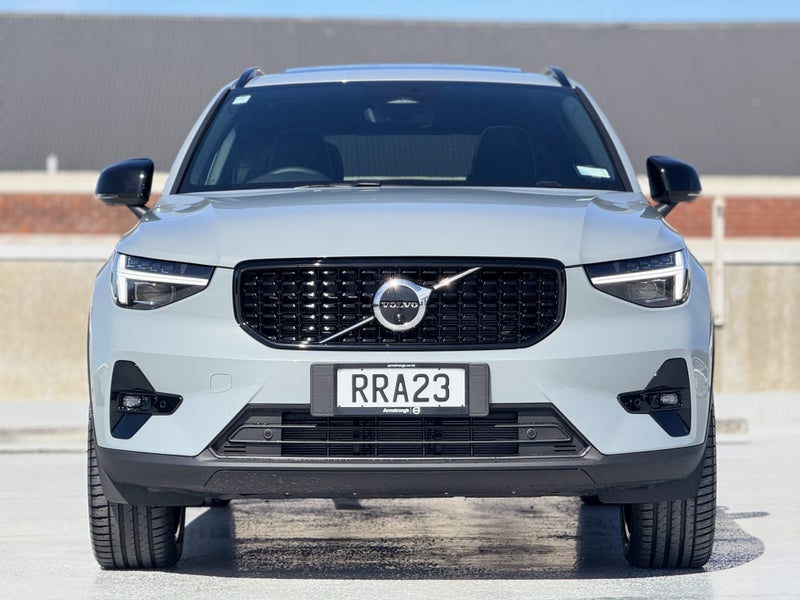 2026 Volvo XC40 B4 Ultra Dark 2.0P image 5