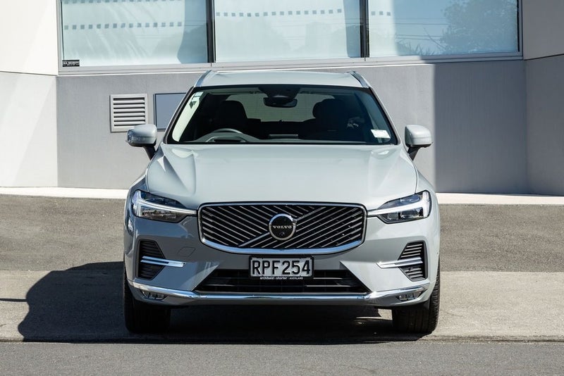 2026 Volvo XC60 B5 AWD Plus image 3