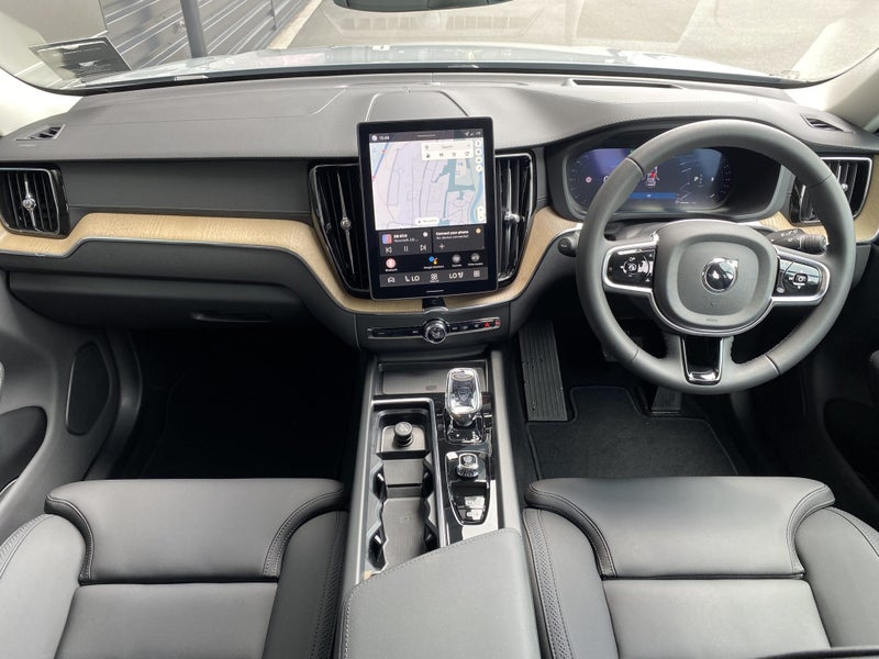 2026 Volvo XC60 B5 AWD PLUS image 3