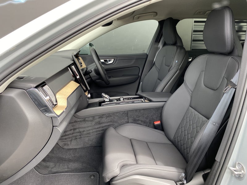 2026 Volvo XC60 B5 AWD PLUS image 4