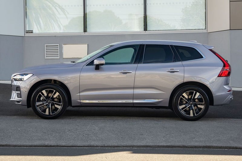 2026 Volvo XC60 B5 AWD Plus image 5