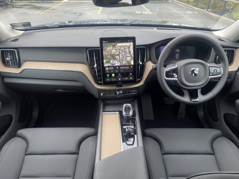 2026 Volvo XC60 B5 AWD PLUS image 3