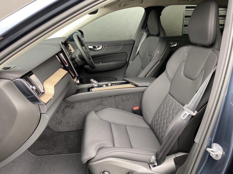 2026 Volvo XC60 B5 AWD PLUS image 4