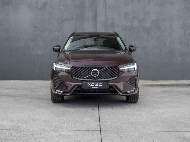 2026 Volvo XC60 B5 AWD ULTRA DARK image 2