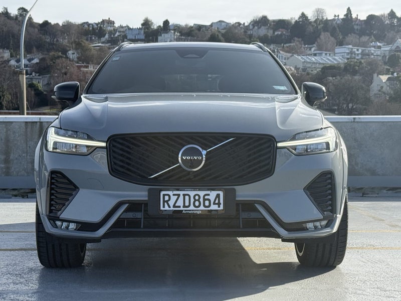 2026 Volvo XC60 B5 Ultra Dark image 5