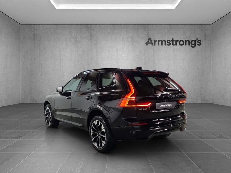 2026 Volvo XC60 B5 Ultra Dark image 3