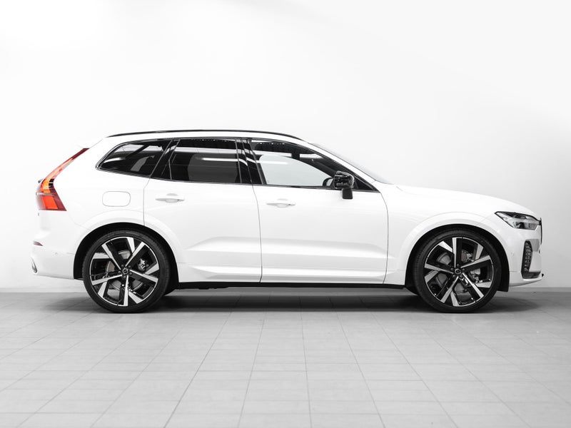 2026 Volvo XC60 B5 Ultra Dark 2L Petrol Hybrid AWD image 3