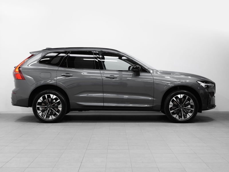 2026 Volvo XC60 B5 Ultra Dark 2L Petrol Hybrid AWD image 3