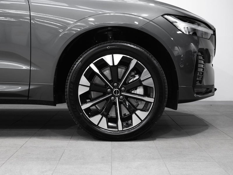 2026 Volvo XC60 B5 Ultra Dark 2L Petrol Hybrid AWD image 4