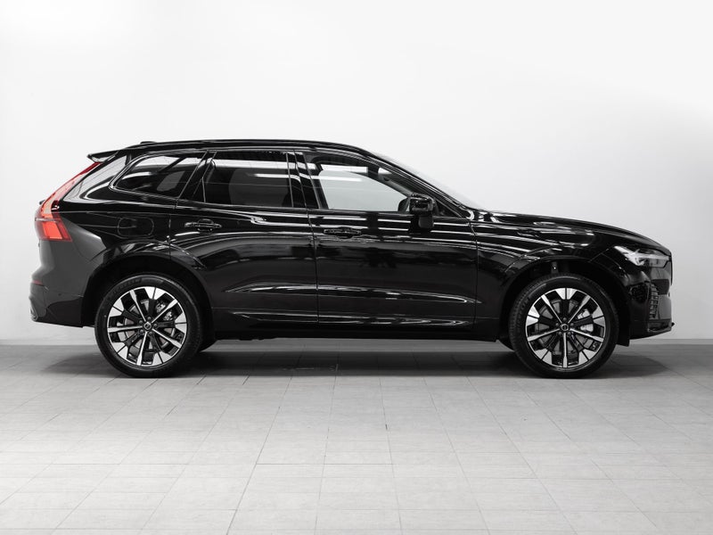 2026 Volvo XC60 B5 Ultra Dark AWD image 3