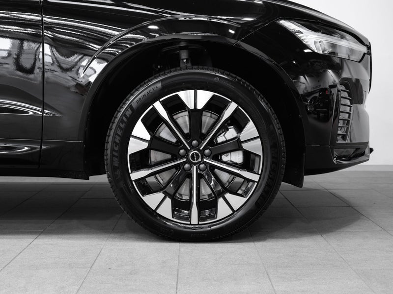 2026 Volvo XC60 B5 Ultra Dark AWD image 4