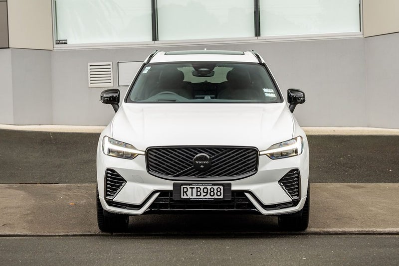 2026 Volvo XC60 T8 Black Edition Plug-in Hybrid image 3