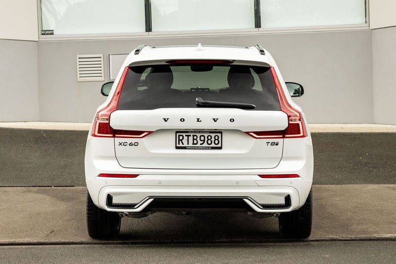 2026 Volvo XC60 T8 Black Edition Plug-in Hybrid image 4