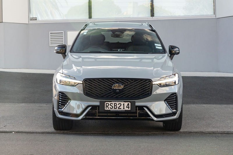 2026 Volvo XC60 T8 Black Edition Plug-in Hybrid image 3