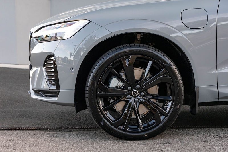 2026 Volvo XC60 T8 Black Edition Plug-in Hybrid image 4
