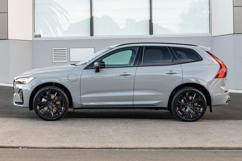 2026 Volvo XC60 T8 Black Edition Plug-in Hybrid image 5