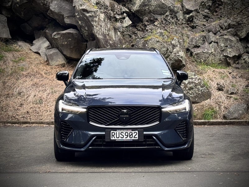 2026 Volvo XC60 T8 Black Edition Plug-in Hybrid image 2