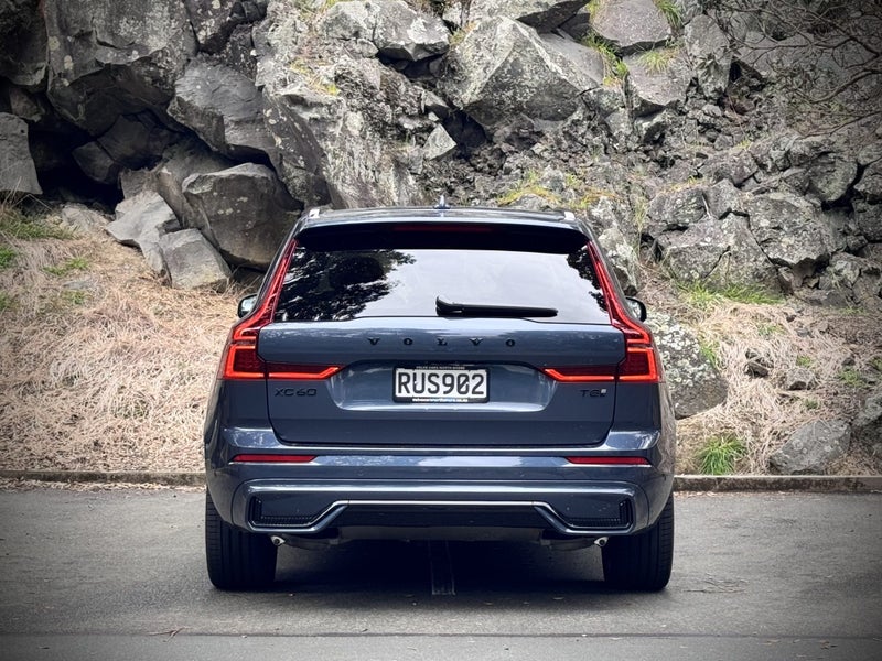 2026 Volvo XC60 T8 Black Edition Plug-in Hybrid image 3