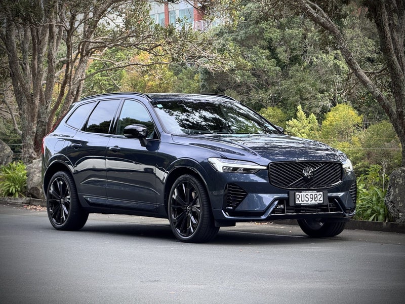 2026 Volvo XC60 T8 Black Edition Plug-in Hybrid image 4