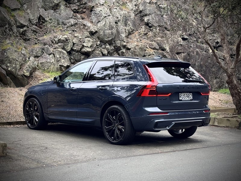 2026 Volvo XC60 T8 Black Edition Plug-in Hybrid image 5