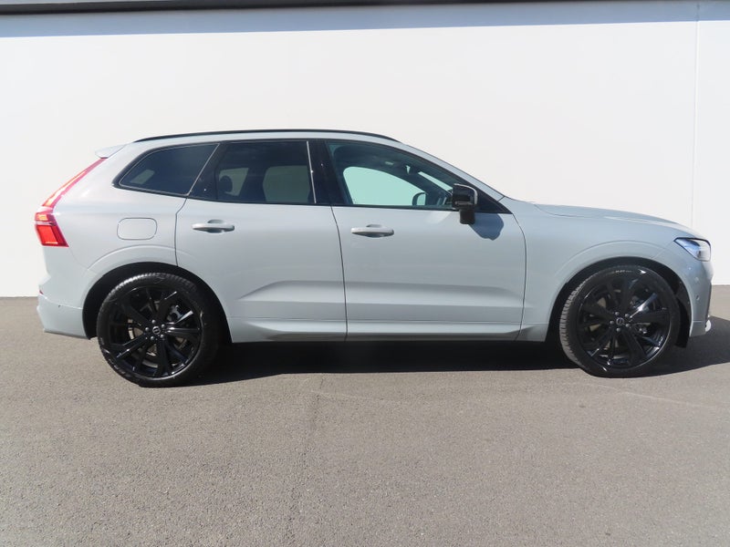 2026 Volvo XC60 T8 Black Edition Plug-In Hybrid image 2