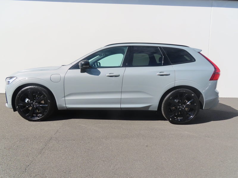 2026 Volvo XC60 T8 Black Edition Plug-In Hybrid image 5