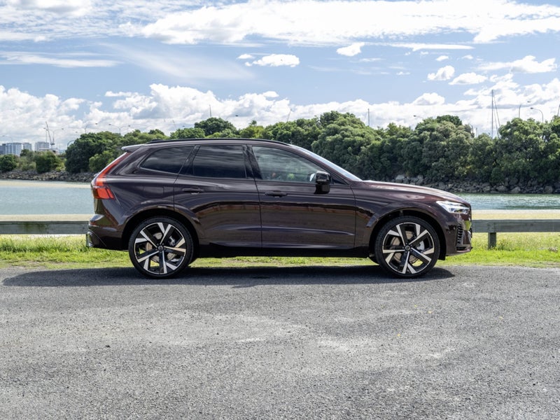 2026 Volvo XC60 T8 ULTRA PHEV image 3