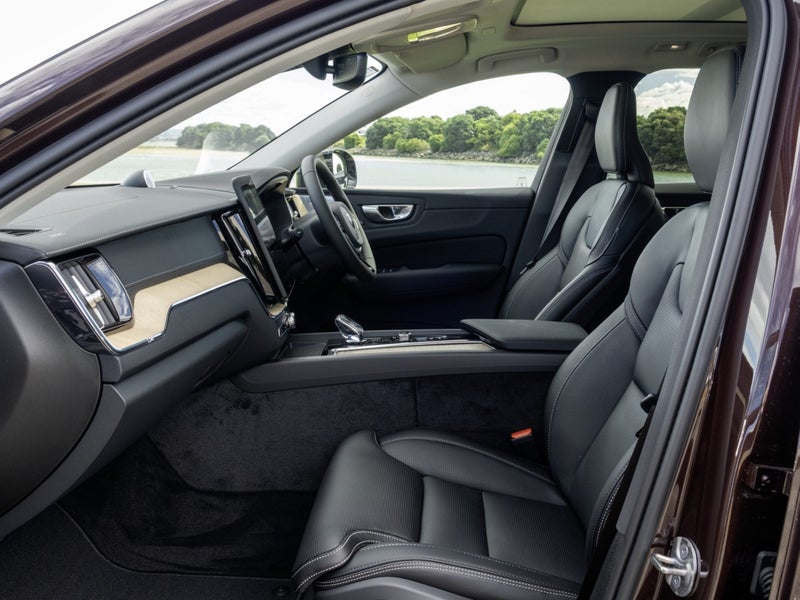 2026 Volvo XC60 T8 ULTRA PHEV image 5