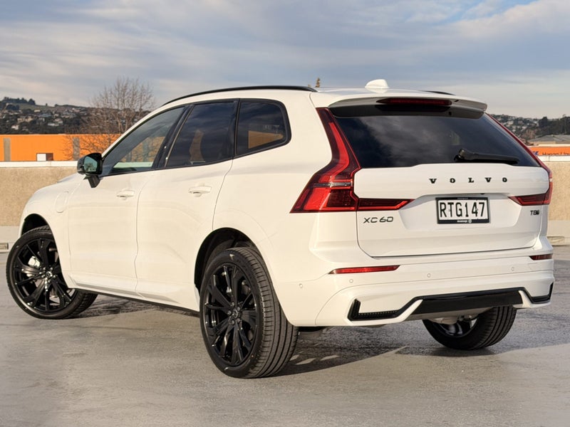2026 Volvo XC60 T8 Ultra PHEV image 2