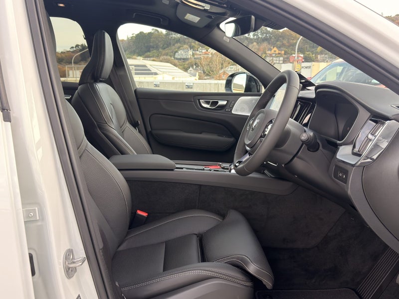 2026 Volvo XC60 T8 Ultra PHEV image 3