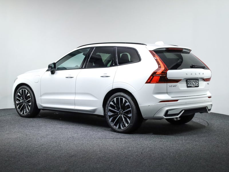 2026 Volvo XC60 T8 ULTRA PHEV image 2