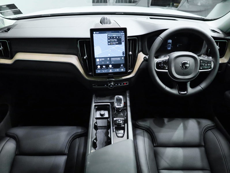 2026 Volvo XC60 T8 ULTRA PHEV image 3