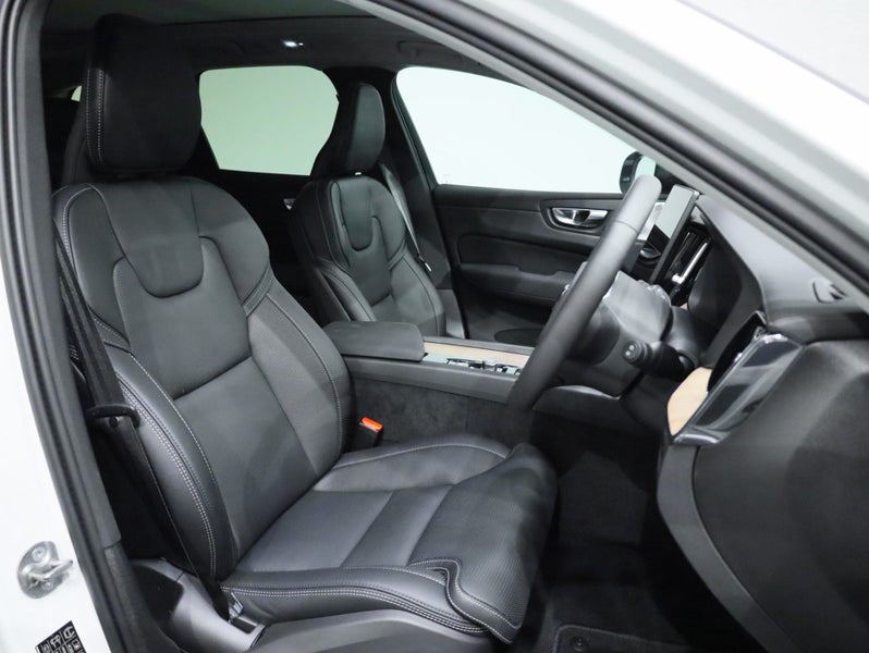 2026 Volvo XC60 T8 ULTRA PHEV image 4