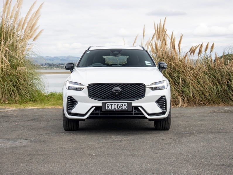 2026 Volvo XC60 T8 ULTRA PHEV image 2