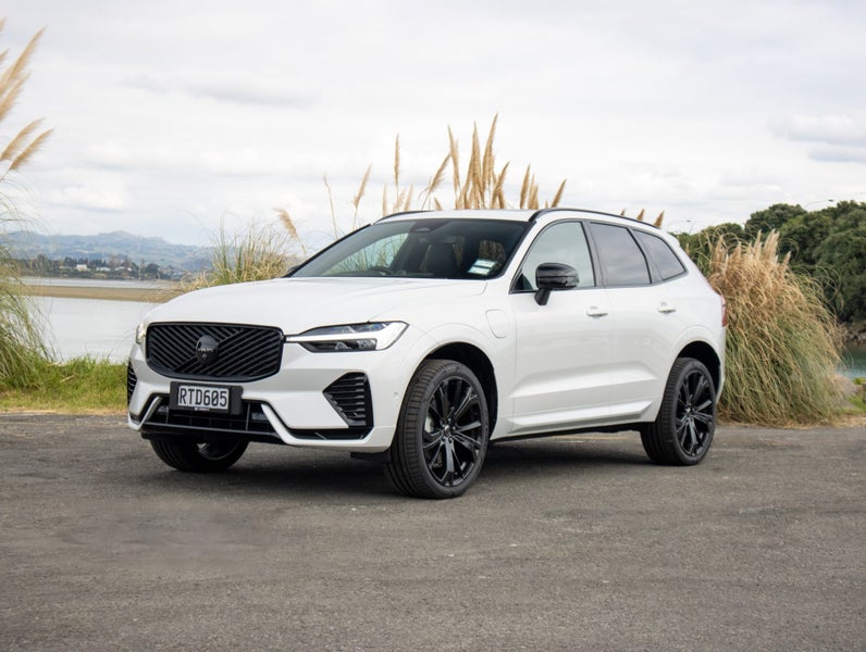 2026 Volvo XC60 T8 ULTRA PHEV image 3