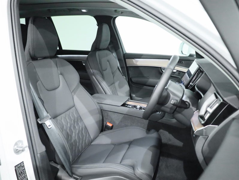 2026 Volvo XC90 B5 AWD PLUS image 4