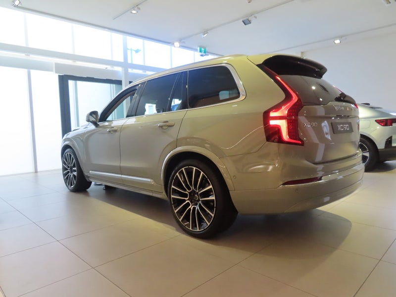 2026 Volvo XC90 B5 AWD Ultra Bright image 5