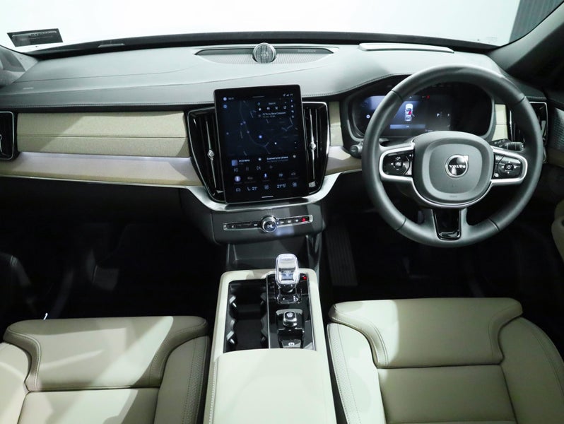 2026 Volvo XC90 B5 AWD ULTRA BRIGHT image 3